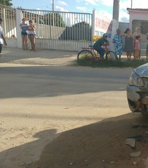 Motociclista fica ferido em colisão entre moto e carro