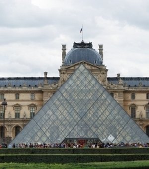 Museu do Louvre retira obras de arte por risco de enchentes em Paris
