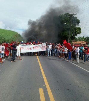 Protestos contra prisão de Lula fecham rodovias em Alagoas