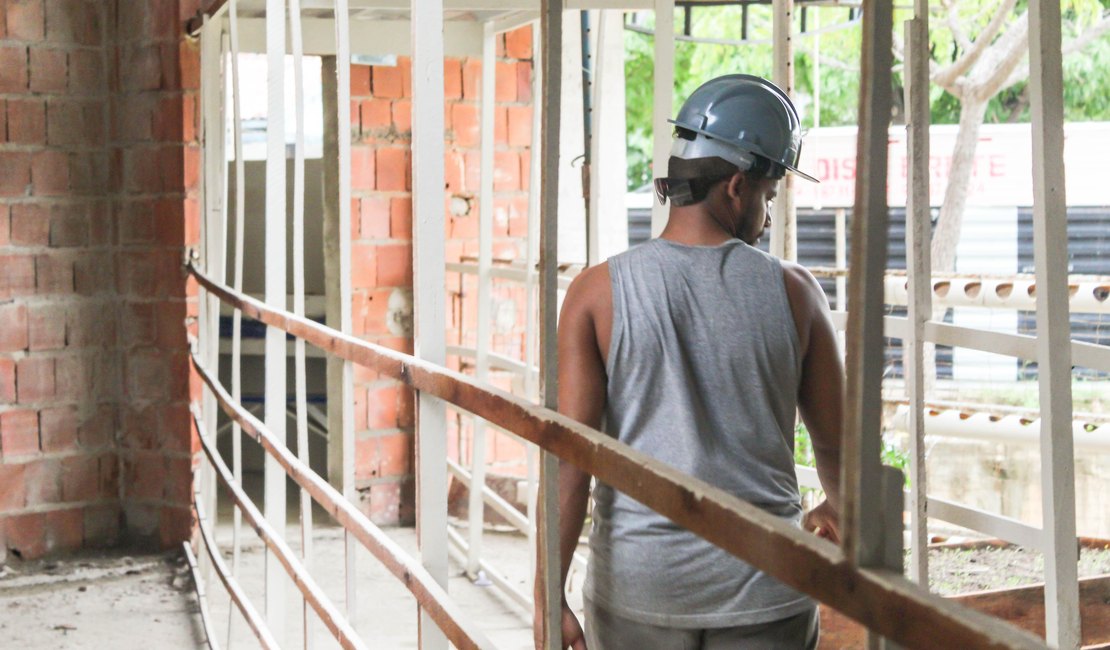 Ação deve alfabetizar trabalhadores da construção civil em Maceió a partir de julho