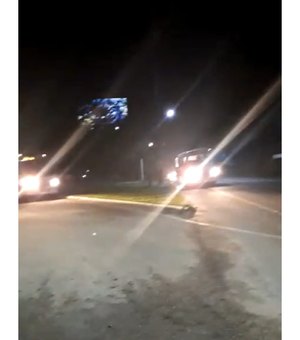 [Vídeo] Aviso de assalto e bloqueio de pista amedronta condutores em São Luís