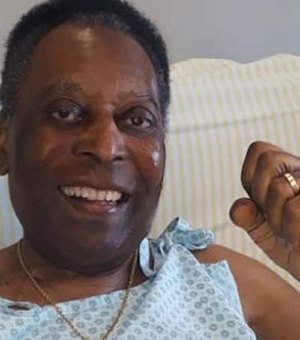 Pelé recebe alta após ser internado para continuar tratamento de tumor