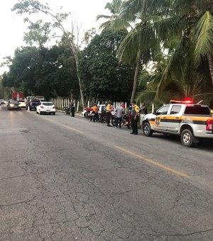 SMTT realiza operação de fiscalização na Avenida Pierre Chalita, em Maceió