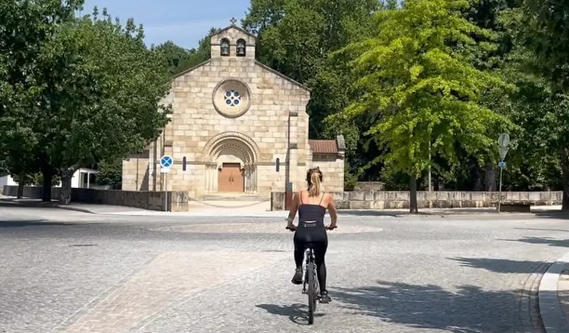 Bruno Gagliasso passeia de bike com Giovanna Ewbank em Portugal