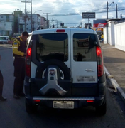 Operação da SMTT autua 40 e remove sete veículos em Maceió 