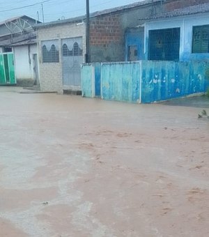 Chuvas intensas causam alagamentos nas ruas de Igaci