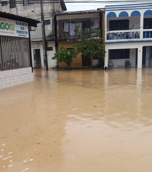 [Vídeo] Ruas de Maragogi ficam alagadas com as fortes chuvas