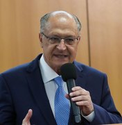 Alckmin diz que Lula cumpre rigorosamente promessa de campanha