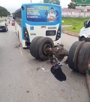 Seis passageiros ficam feridos após ônibus perder rodas traseiras
