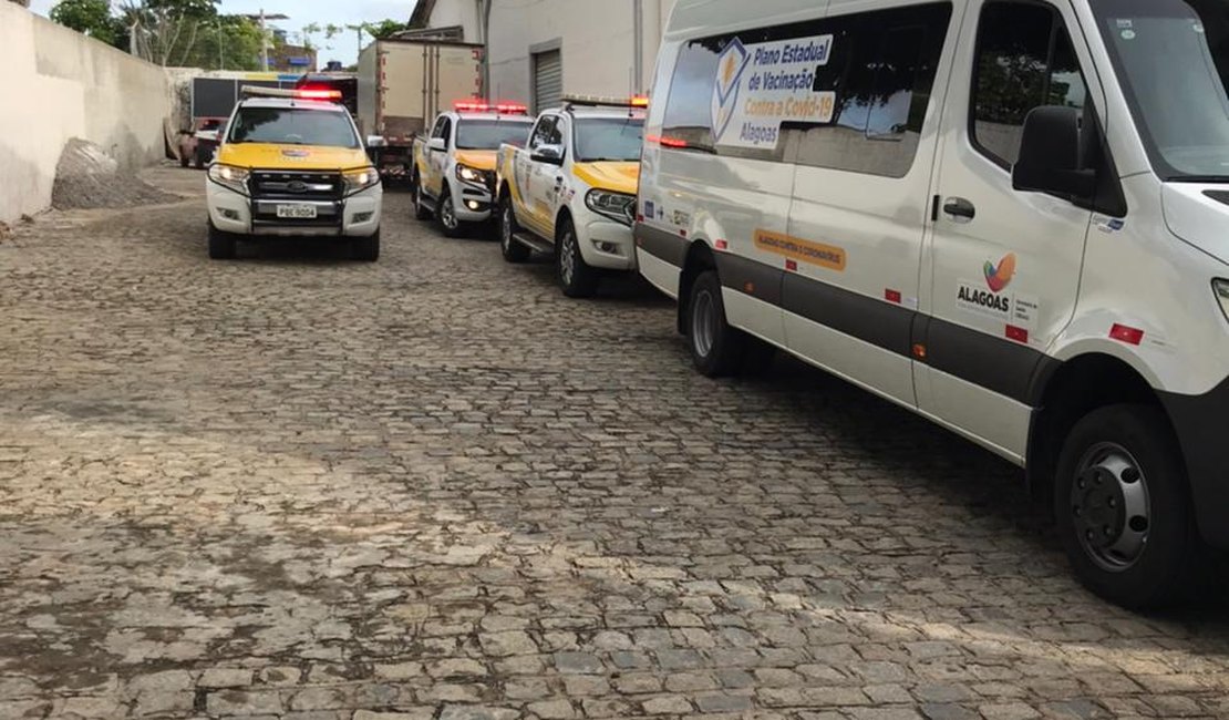 Polícia Rodoviária realiza escolta da CoronaVac por Alagoas