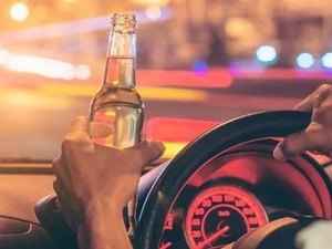 Duas pessoas se envolvem em acidentes e são presas por embriaguez ao volante em Maceió