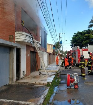 Almoxarifado de hotel pega fogo e mobiliza bombeiros em Cruz das Almas