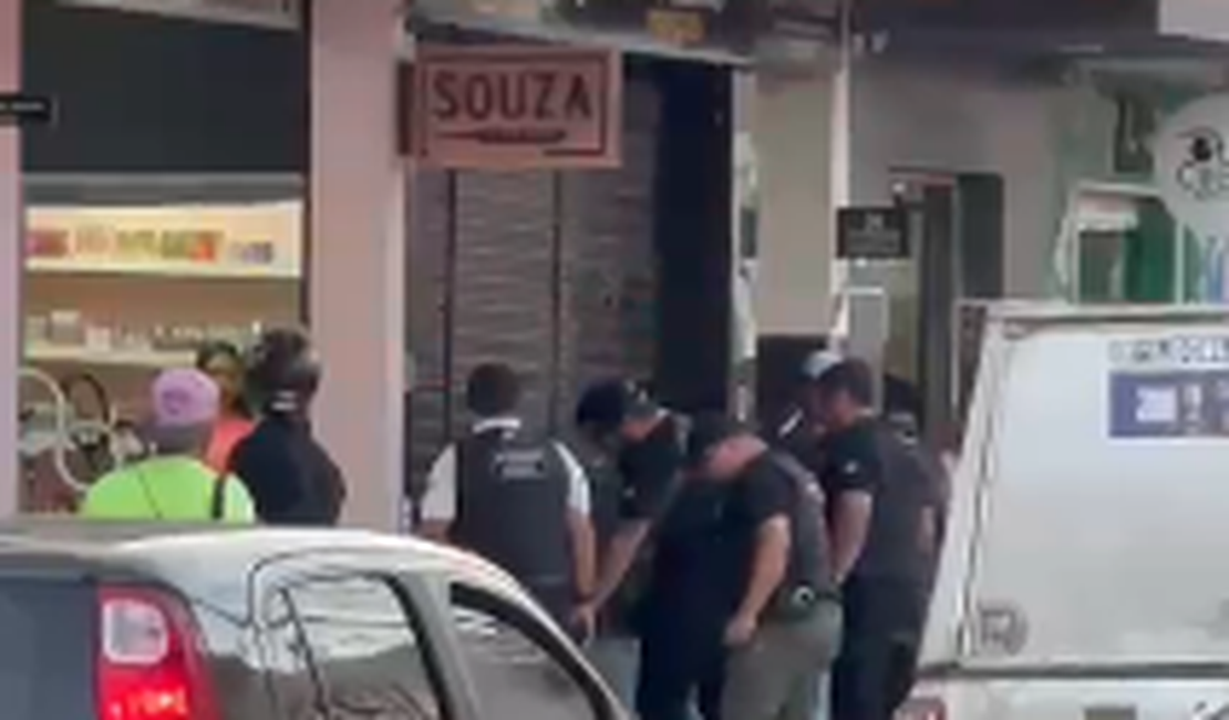 [Vídeo] Jovem suspeito de matar tio em Marechal Deodoro é preso