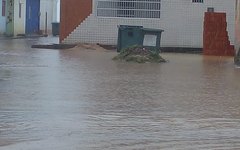 Ruas de Maragogi foram inundadas por águas da chuva