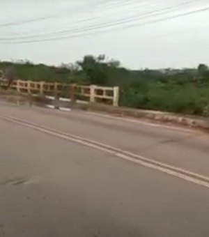 [Vídeo] Ponte na AL-115 apresenta rachaduras após chuvas em Arapiraca