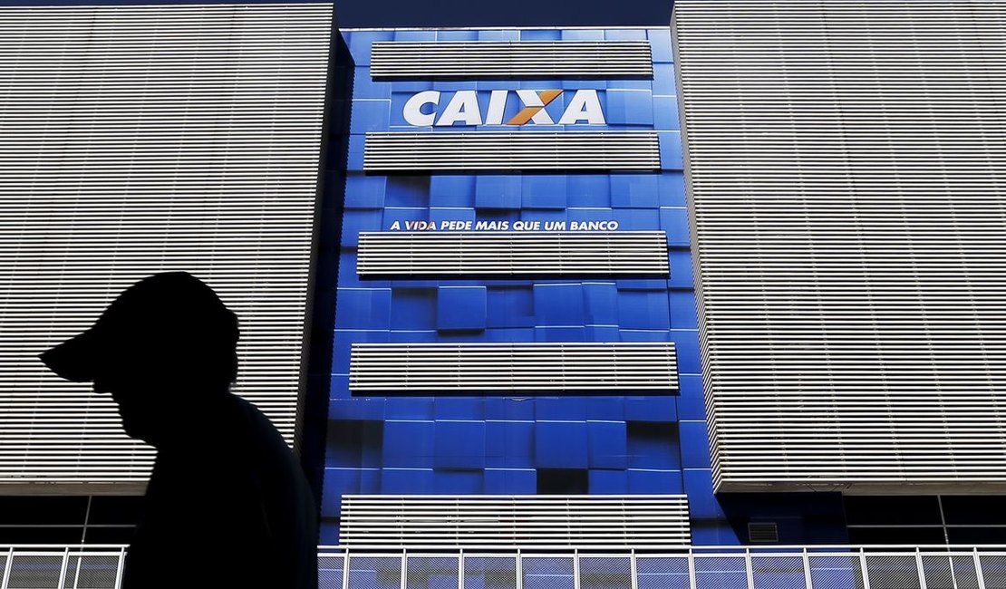 Beneficiários do Bolsa Família começam a receber auxílio emergencial