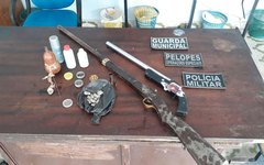 Armas e drogas apreendidas pela PM no povoado Mata Limpa