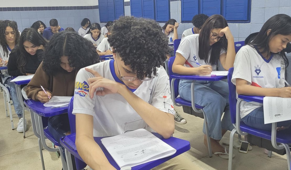 Estudantes participam da segunda fase da Olimpíada Brasileira de Física das Escolas Públicas