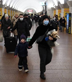 Prefeito de Kiev diz que estações de metrô podem ser usadas como abrigos antiaéreos