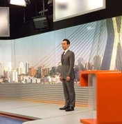 Homem tenta pegar câmera da Globo e para transmissão ao vivo