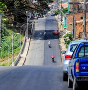 Rua do Jacintinho recebe obras de recapeamento no período noturno