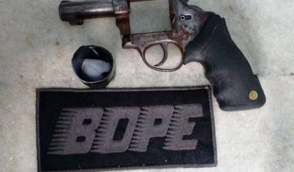 Adolescente é apreendido com arma de fogo e celular roubado no Tabuleiro