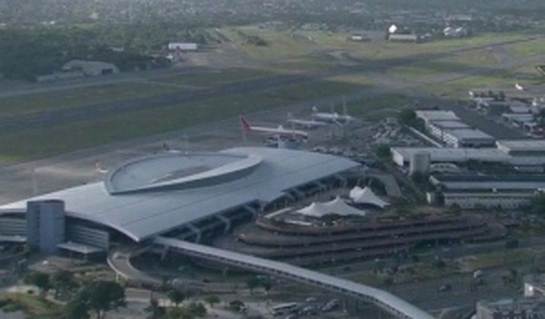 Avião da Azul faz pouso de emergência e fecha pista do Aeroporto do Recife