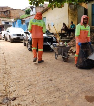 Prefeitura realiza limpeza na Grota do Moreira, em Maceió