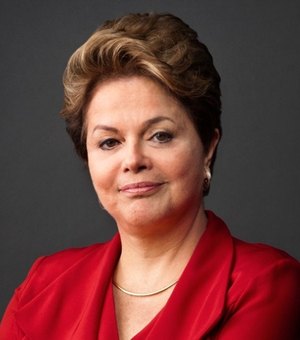 Em seu perfil no Facebook, Dilma diz que decisão do afastamento 'é golpe'