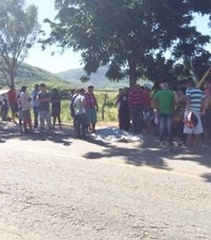 Idoso morre em acidente envolvendo ônibus escolar e motocicleta no Sertão
