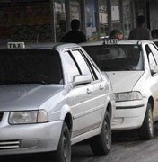 Bolsonaro veta auxílio para taxistas e libera para mães adolescentes