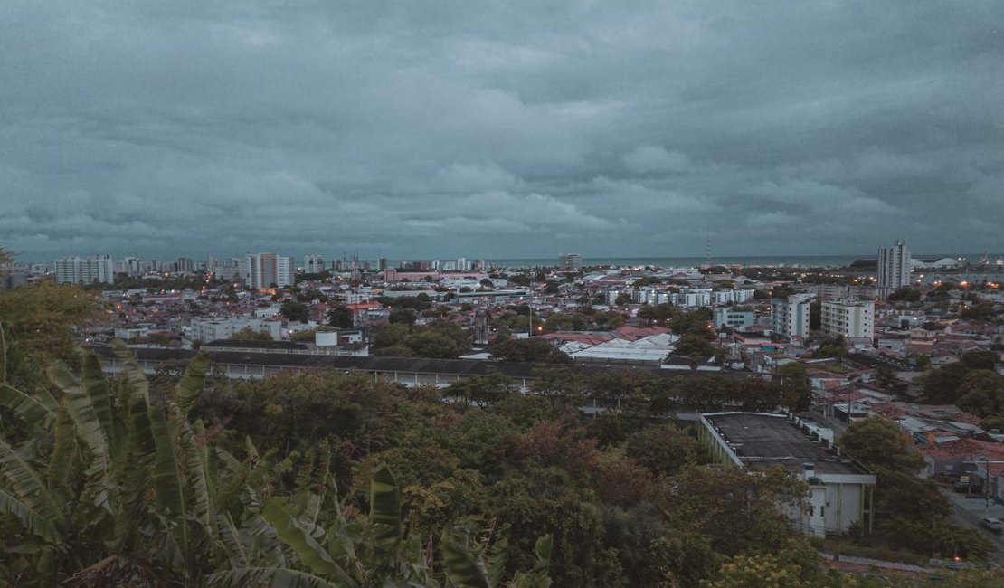 Aviso meteorológico prevê pancadas de chuvas em três regiões de Alagoas
