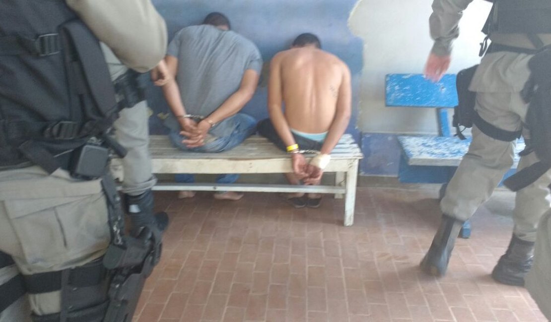 Após perseguição, jovens são detidos com simulacro de arma de fogo