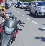 Colisão entre carro e moto deixa homem ferido na Avenida da Paz 