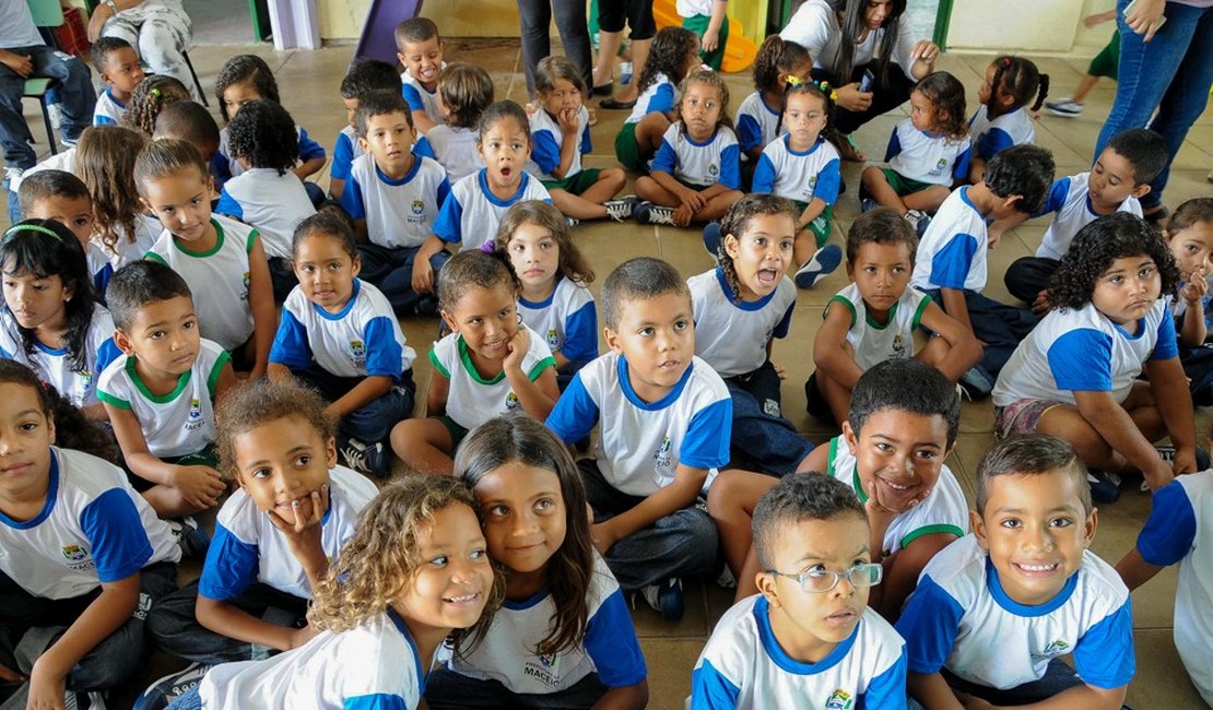 Educação de Maceió discute referencial para ensino de jovens e idosos