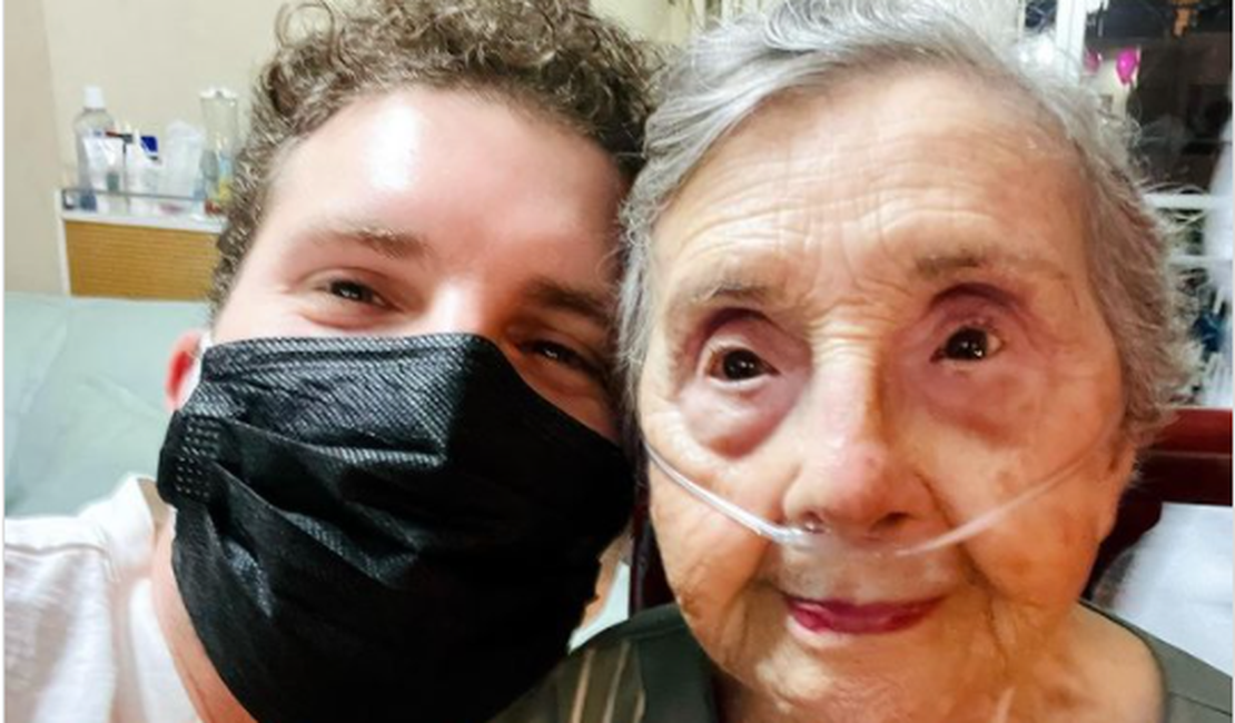 Thiago Fragoso faz homenagem para avó: 'Feliz 97 anos'