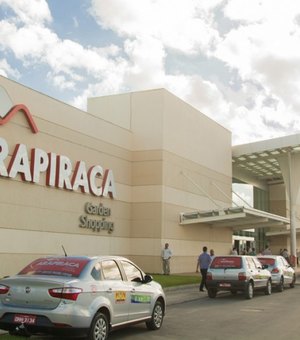 Comércio abre parcialmente e shopping tem funcionamento normal no feriado em Arapiraca
