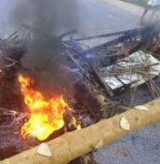 Sem energia há dias, moradores bloqueiam pista na Chã de Bebedouro