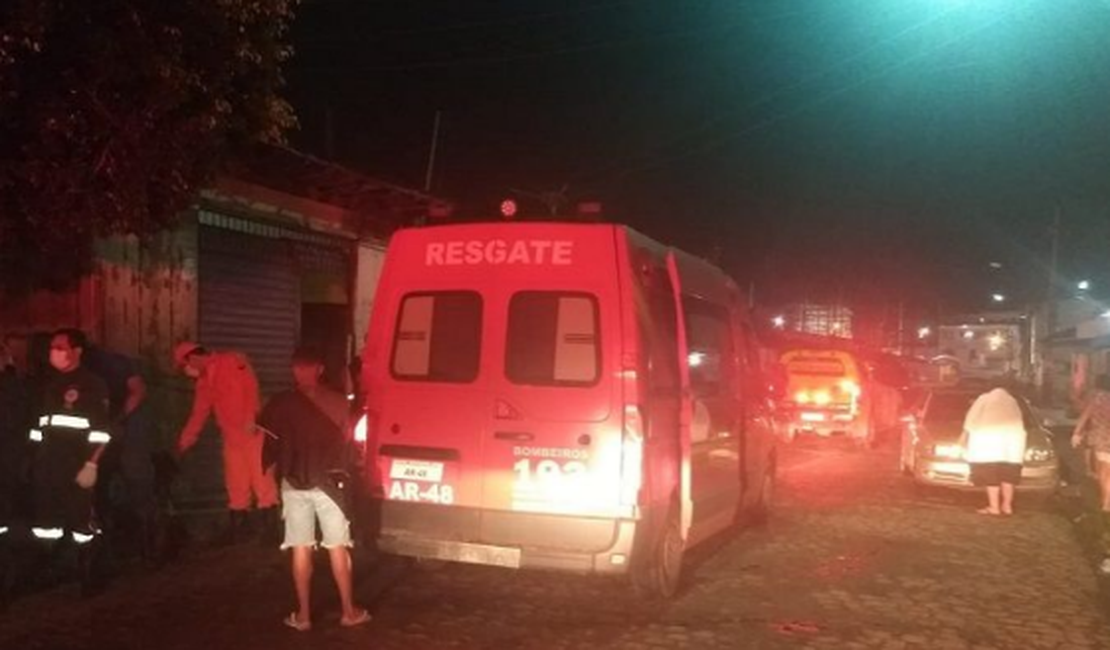 Cabeleireiro suspeito de matar vigilante em bar de Delmiro Gouveia se apresenta à polícia