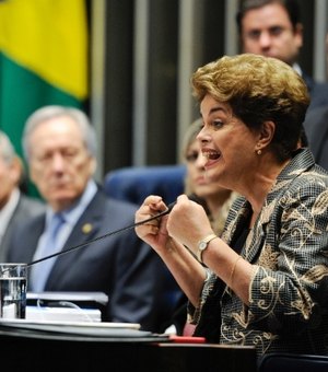 Sessão de julgamento de impeachment de Dilma será retomada nesta terça-feira