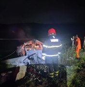 Carro colide em poste e deixa vítima fatal em Porto Calvo