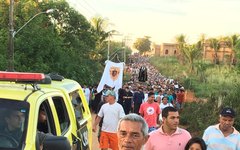 Procissão da Via Sacra atrai milhares de fiéis para o Morro da Massaranduba, em Arapiraca
