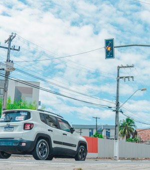 SMTT instala semáforo em cruzamento do Poço para reduzir acidentes
