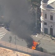 Usuários da Cracolândia fazem barricada, ateiam fogo e tentam roubar motoristas após ação de limpeza