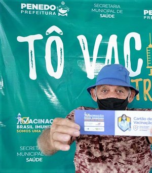 Em apenas um dia prefeitura de Penedo vacina mais de 700 idosos