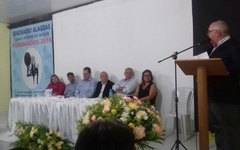 Josenildo Souza discursa ao receber homenagem dos graduandos