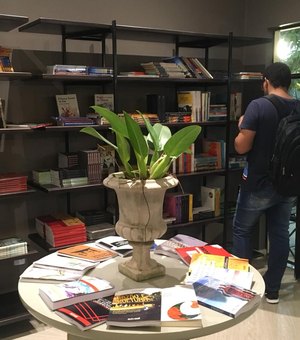 Uneal inaugura a EdUneal Livraria Café
