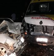 Colisão entre carro e ambulância deixa vítima fatal e cinco feridos