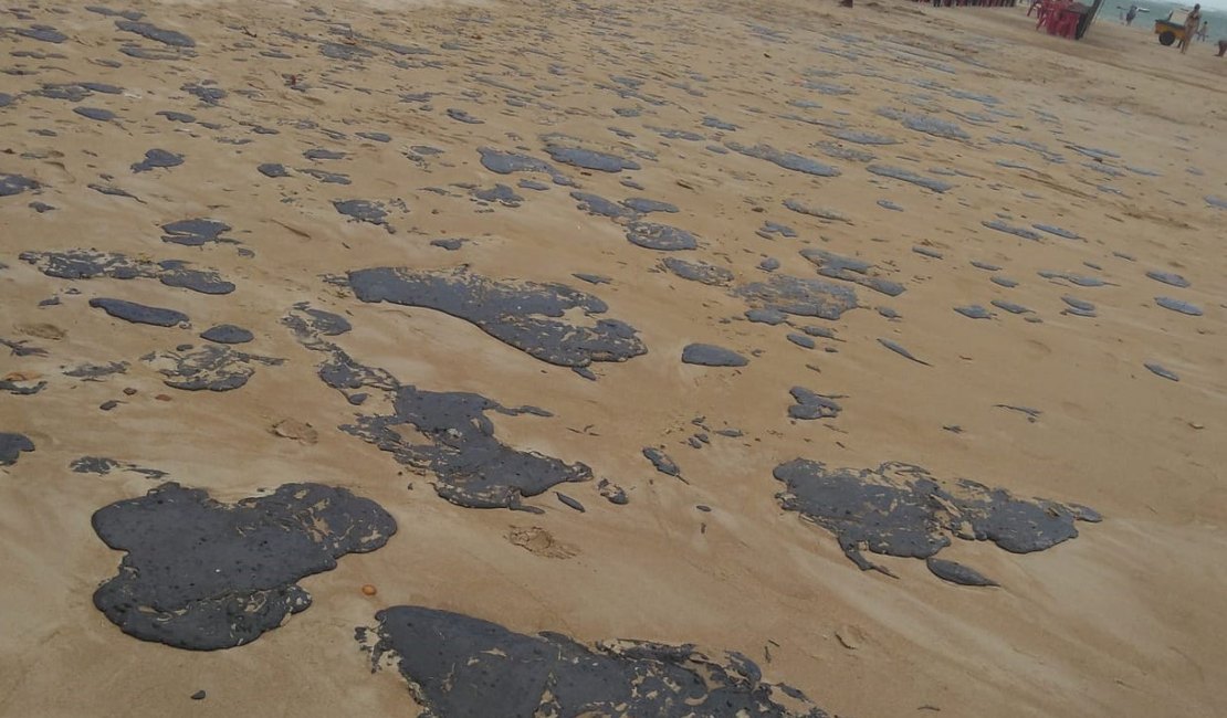 Sergipe declara emergência por óleo nas praias e aguarda Salles