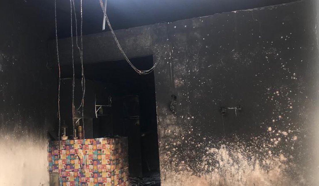 Jovem de 28 anos põe fogo em residência no bairro do Pontal